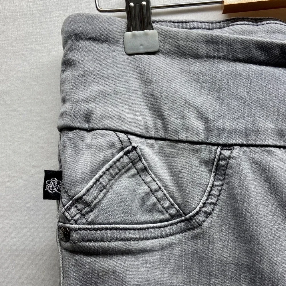 Rock & Republic Jeans Women's 12 Grey Denim Rx Fever Pull On Skinny Distressed‎